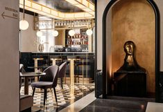 อื่นๆ 7 The Crown Krakow - Handwritten Collection