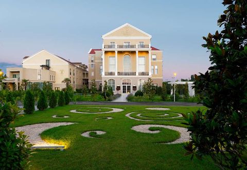 Others Tresor Le Palais Timisoara, Curio Collection by Hilton