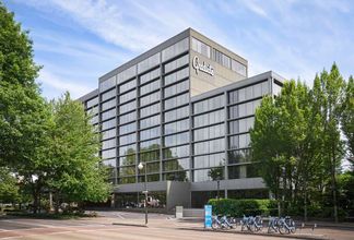 อื่นๆ 4 Graduate by Hilton Eugene