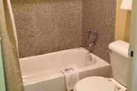 In-room Bathroom Americas Best Value Inn & Suites Yukon Oklahoma City