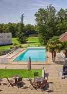 Exterior view Novotel Fontainebleau Ury