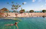 Swimming Pool 4 Novotel Lombok Resort & Villas