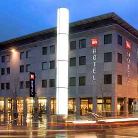 Exterior view1ibis Baar Zug,浪漫蒂克天鹅酒店及餐厅飯店