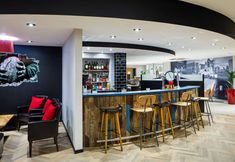 기타 3 ibis Rugby East