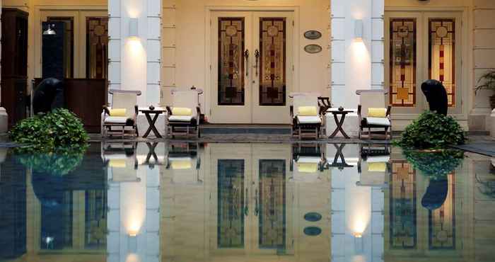 Kolam Renang The Phoenix Hotel Yogyakarta - MGallery