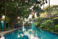 Swimming Pool Mercure Surabaya Grand Mirama