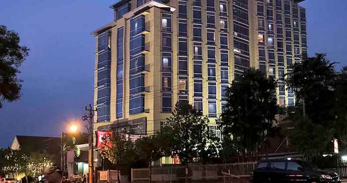 Exterior ibis Semarang Simpang Lima