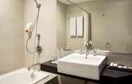 In-room Bathroom 2 ibis Styles Solo