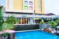 Kolam Renang ibis Styles Solo