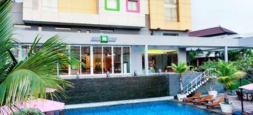 Kolam Renang 3 ibis Styles Solo