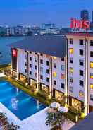 Exterior view ibis Bangkok Riverside