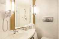 In-room Bathroom ibis Balikpapan