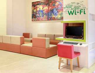 Lobby 2 ibis Styles Jakarta Gajah Mada