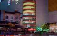 Bên ngoài 3 ibis Styles Jakarta Mangga Dua Square