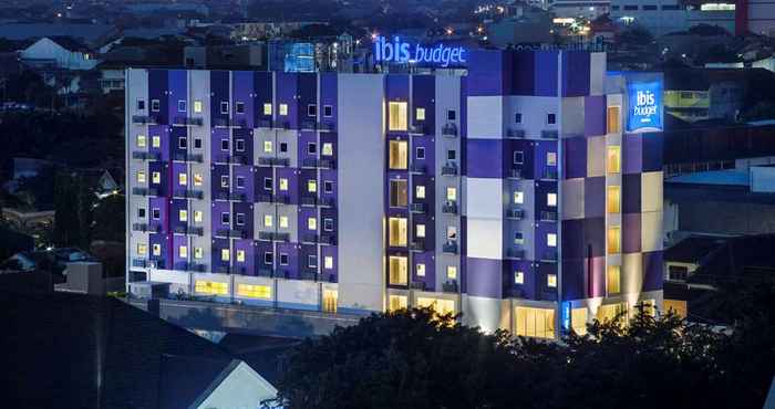 ภายนอกอาคาร ibis budget Semarang Tendean