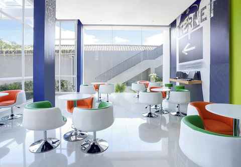 Lobby ibis budget Semarang Tendean