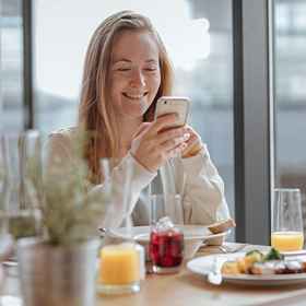 Breakfast Area 1 Mercure Hotel Koeln Belfortstrasse, Felixx student Köln - Höninger Weg - ehem SMARTments student Hotels