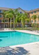 Pool Homewood Suites by Hilton Bakersfield