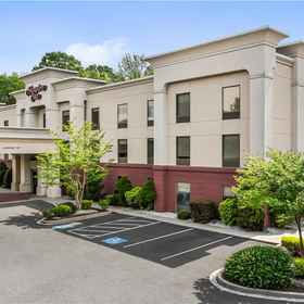 Exterior1Hampton Inn Elkton,鲍勃·卡彭特中心飯店