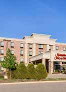 Exterior Hampton Inn & Suites West Bend