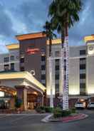 Exterior Hampton Inn Tropicana