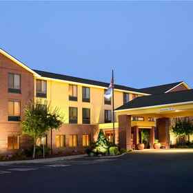 Exterior1Hampton inn Medford,Blackbird Statue飯店