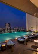 Pool Hilton Sukhumvit Bangkok