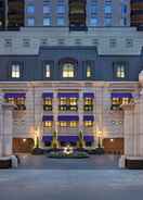 Exterior Waldorf Astoria Chicago