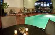 Swimming Pool 5 DoubleTree by Hilton Denver - Westminster