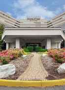 Exterior DoubleTree by Hilton Hotel Newark Airport