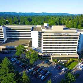 Exterior1Embassy Suites by Hilton Portland Tigard,俄勒冈动物园飯店