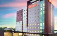 Exterior 5 ibis Makassar City Center