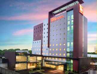 Bangunan 2 ibis Makassar City Center