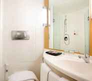 In-room Bathroom 5 ibis Bandung Pasteur