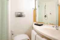 In-room Bathroom ibis Bandung Pasteur