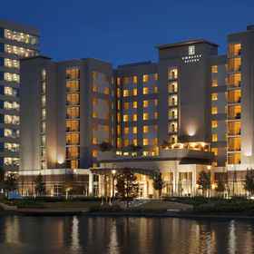 Exterior1Embassy Suites by Hilton The Woodlands at Hughes Landing,薩姆休斯頓州立大學飯店