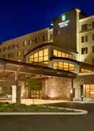 Exterior Embassy Suites by Hilton Akron Canton Airport