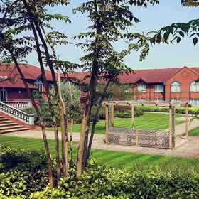 Exterior view1Mercure Daventry Court Hotel,The Granary at Fawsley, Wedding, Events and Accommodation飯店
