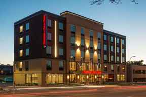 Hampton Inn and Suites Minneapolis University Area