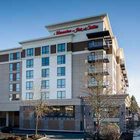 Exterior1Hampton Inn and Suites by Hilton Seattle/Northgate,Sunflower Garden飯店