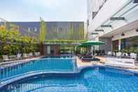 Kolam Renang ibis Styles Cikarang