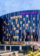 Exterior view Mercure Singapore On Stevens