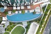 Kolam Renang Novotel Singapore On Stevens