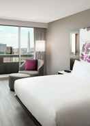 Guest room Hilton Washington DC National Mall The Wharf