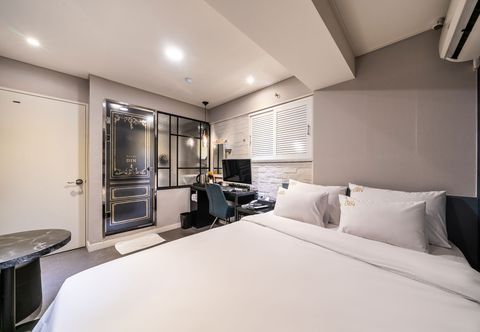 Others Seongbuk (Jongam) Dean