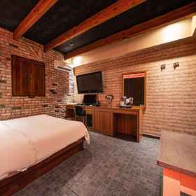 Sincheon Haru 1, Hotel Uju Mart