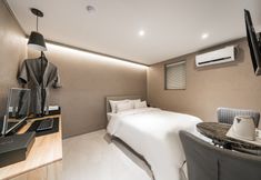 Others 3 Suwon (Ingyeodong) Day and Night