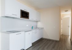 Lainnya 6 Corona Roja