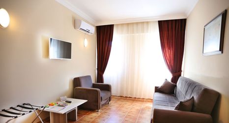 Others 2 Comet Hotel Deluxe