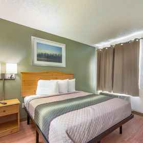 Hometowne Studios Dallas - North Addison/Tollway 1, Hotel Shops at Willow Bend